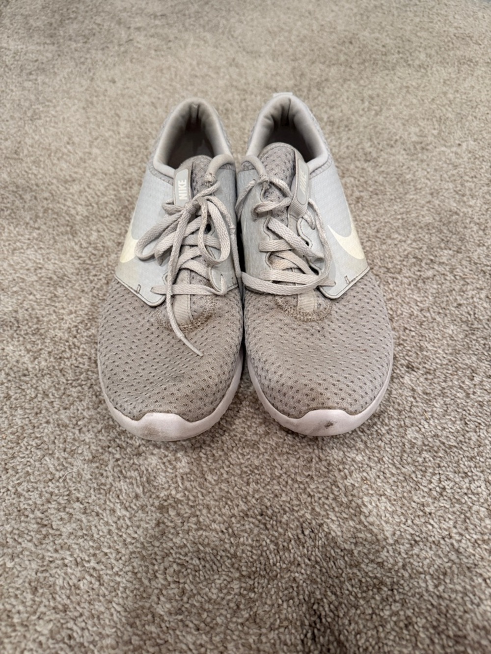 Nike Women's Light Gray Mesh Sneakers with White Swoosh
